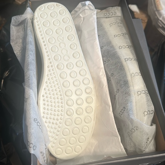 ECCO WOMEN’S Woven Slip-On. Size 9 Black Leather - Picture 5 of 6